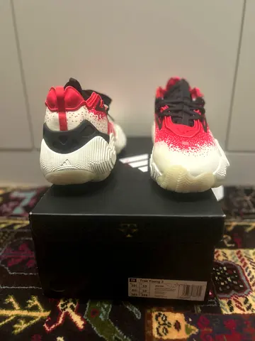 Adidas Trae young 3s SIZE 44.5 EU