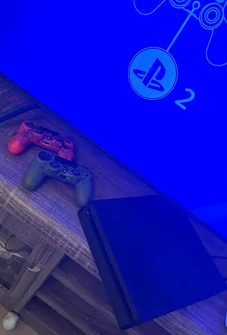 PlayStation 4 (very good condition) with 2 controllers (medium condition)
