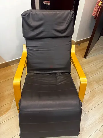 Black leather-look reclining lounge chair with wooden frame