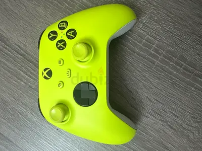 Neon Yellow Xbox Wireless Controller - Good Condition used 3-4 times with rechargeable battery