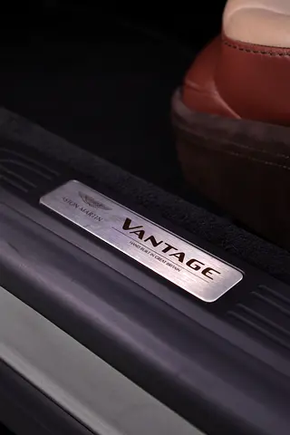 2023 Aston Martin VANTAGE — миниатюра 13