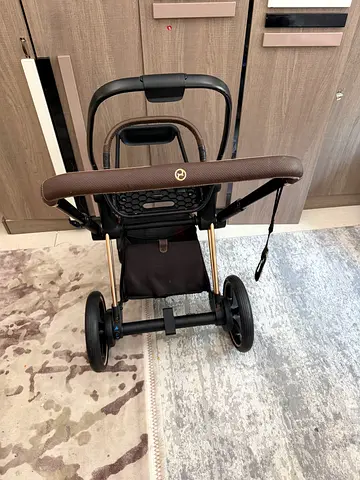 Cybex Priam frame in new condition