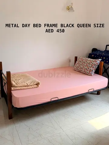 Queen size metal daybed home center brand- good condition. Mirdif pickup