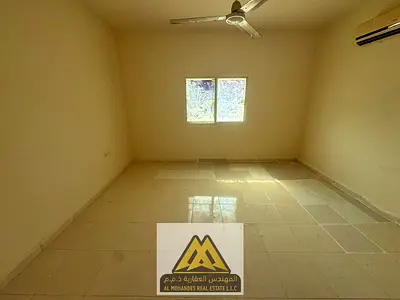 استديو للإيجار السنوي في منطقة المويهات 2 بعجمان، يتميز بتوزيع عملي ومساحات مناسبة، ويضم مطبخًا منفصلًا وموزعًا وصالة صغيرة، مع تكييف سبليت،