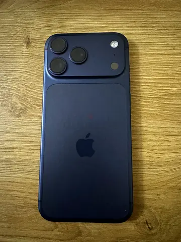 iPhone 17 Pro max 256 GB style Blue - Excellent Condition, 1 Year Apple care warranty active.