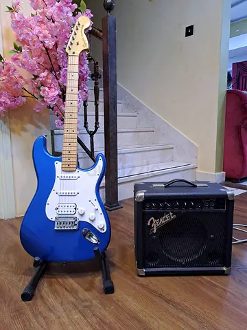 Squier Affinity Stratocaster HSS + Fender Frontman Reverb Amp