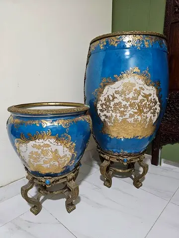 Centerpiece Blue Porcelain Pot