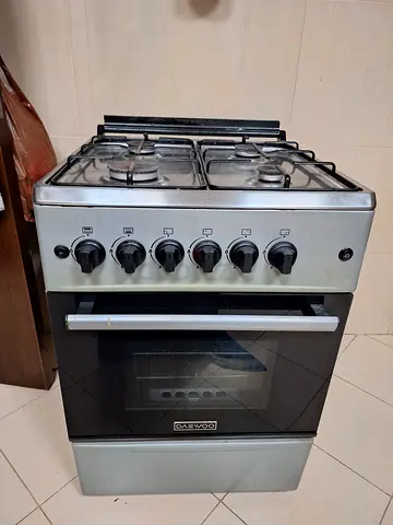 Gas stove 4 burner + Oven with excellent condition