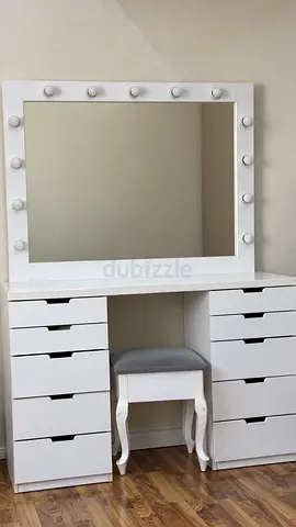 White Hollywood Vanity Table with Mirror and Stool - 10 Drawers