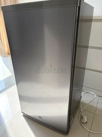 Compact single-door refrigerator / mini fridge - good condition