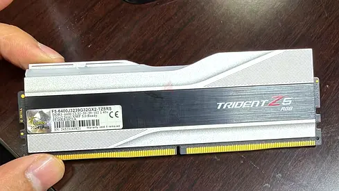 TRIDENT Z Pulled 32GB 6400 RGB
