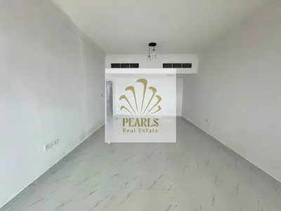 أكبر وأجمل شقة غرفتين وصالة مجددة بالكامل لخزائن بالحائط ومطبخ كبير وموزع و3 حمام وبلكون وباركن للإيجار بأبراج الهورايزون عجمان بسعر 44 ألف 4 دفعات