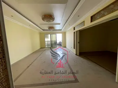 ثلاث غرف وصالة مع 2 بلكونة باطلالة بحرية و باركين مجانا و غرفة خادمة ماستر