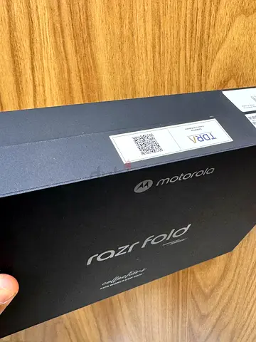 Motorola Razr Fold 5G 512GB 16GB RAM FIFA World Cup 26 Edition Black Dual Sim Smartphone Urgent Sale