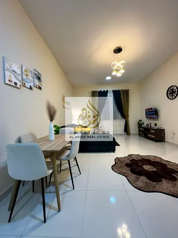 غرفة وصالة للإيجار السنوي في الروضة | شامل الكهرباء والإنترنت | شارع الشيخ عمار