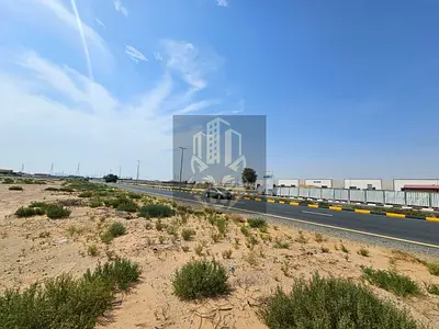 للبيع أرضان متجاورتان في الصجعة بالشارقة فرصة استثمارية نادرة  مساحة كل قطعة: 187,000 قدم مربع.  نوع التملك: تملك ح