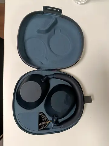 Sony xm6 under warranty urgent sale🔥🔥 . Over-ear wireless headphones with carry case (used)