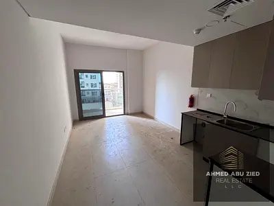 استديو فاخر جديد كلياً (أول ساكن) بتشطيبات عصرية عالية الجودة، يقع في مشروع أزهى جاردن ريزيدنس المميز بالقرب من كافة المرافق والتسهيلات الأساسية مع مر