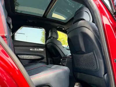 2022 Genesis GV70 — миниатюра 16