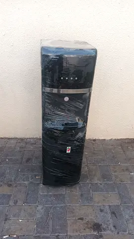 Bottom load water dispenser