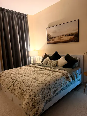 White King Size Bed with Storage Drawers – Excellent Condition