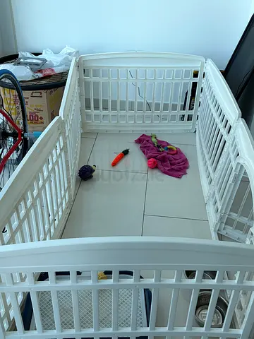 White dog playpen - Good Condition