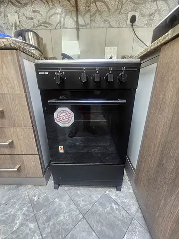 Used freestanding gas cooker with oven - good working condition