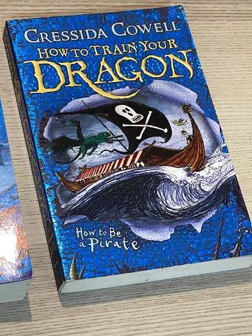 How to Train Your Dragon by Cressida Cowell (paperback)