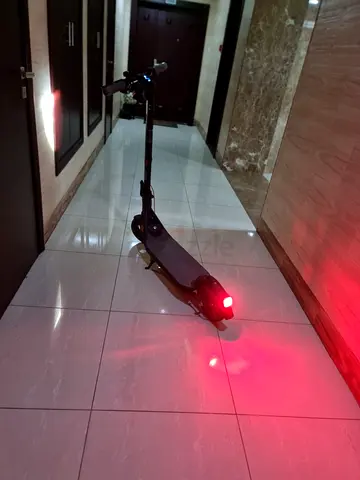 Segway Ninebot F65 - 65km range 30kmh top speed - 1000km ridden only