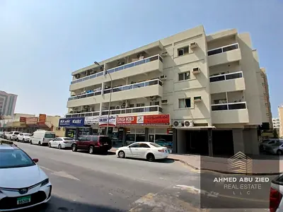 A residential-commercial building in a highly strategic and prime location—a corner property facing three streets.