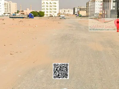 أرض سكنية استثمارية للبيع في الجرف 2 عجمان، مساحة 5000 قدم مربع، زاوية شارعين، تصريح أرضي وطابقين، رخصة بناء ومخطط هندسي جاهز