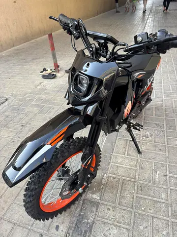 AMP-X dirt bike 60v 28.6AMP 4000W
clean like new condition final price not negotiable !!!!!!!!