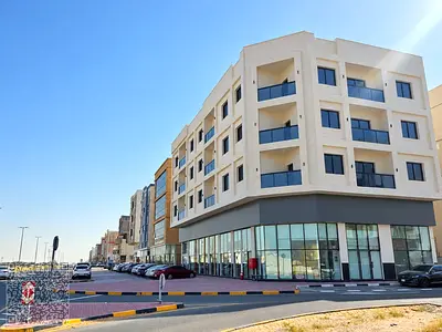 بناية زاوية للبيع في عجمان منطقة العاليه سكني تجاري ارضي وميزاننين وثلاثة ادوار