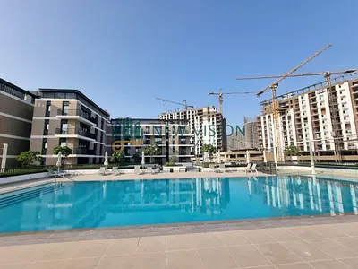 استوديو مع بلكونة وباركن وجيم ومسبح وخزائن