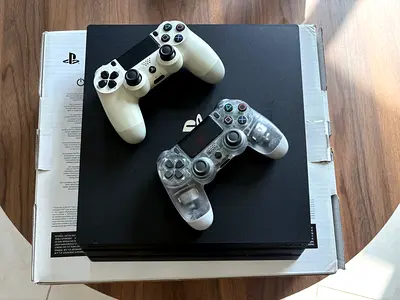 Ps4 pro 1TB jailbreak & 2 controllers