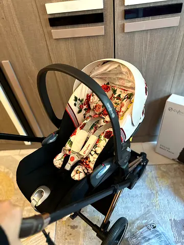CYBEX Priam frame with cybex cloud car seat