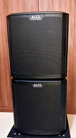 Pair of Alto Professional PA Speakers in Brand New Condition 15”x2 + 8”x2