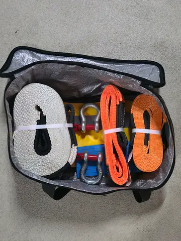 Vehicle Recovery Straps and D-Shackles Kit with Carry Bag - Used