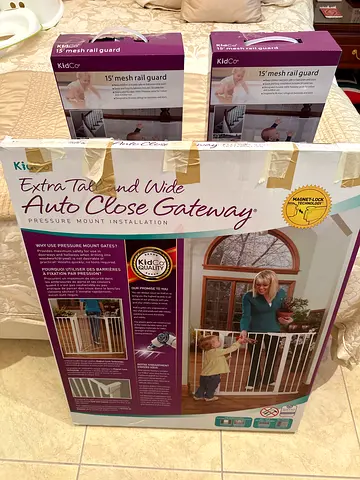 KidCo 15' Mesh Rail Guard (x2) plus baby safety gate.