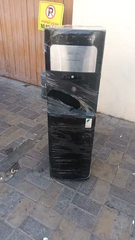 Bottom load water dispenser
