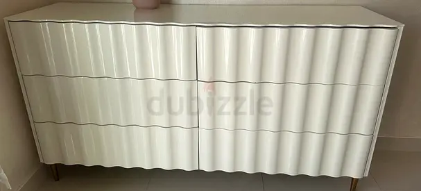 White Wave-Front 6-Drawer Dresser / 2 Sideboards in Good Condition