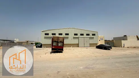 مستودع للإيجار – موقع مميز في القطعة الثانية من شارع قار  مع ميزانين