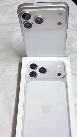 Apple iPhone17pro max (sliver ) with box - Good working condition