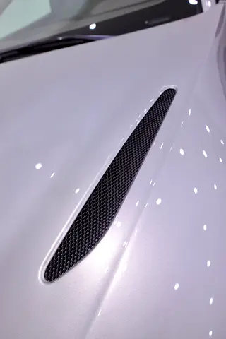 2023 Aston Martin VANTAGE — миниатюра 17