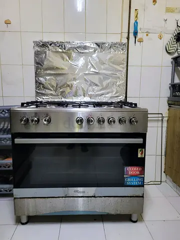 5-burner stainless steel gas cooker with oven - working condition (Super General)