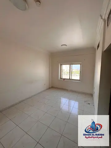 بلكونة باطلالة بحرية - تكييف وغاز مركزي- تامين شيك - سعر مميز - تسهيلات بالدفع