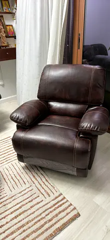 Comfortable single-seater brown leather recliner chair - good condition
