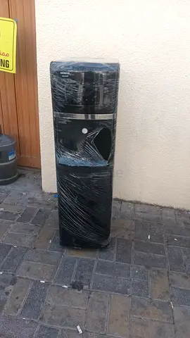 Bottom load water dispenser
