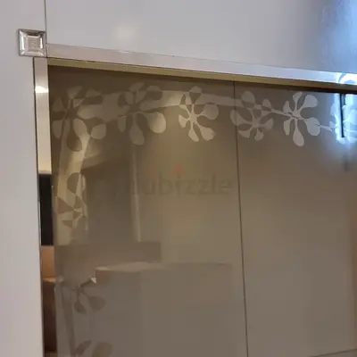Large Aldora Luxury Glass Display Cabinet (1.84m) – Pristine Condition (Mirdif)