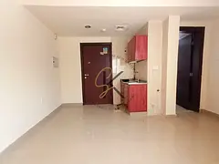 Lavish studio available in muwaliah full of family building for contact Babar